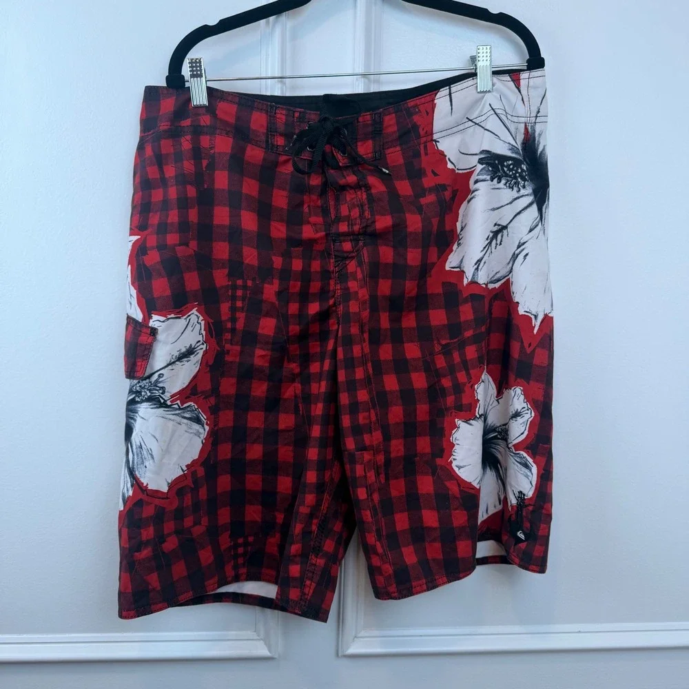Quiksilver Mens Red Black Buffalo Plaid Hibiscus Floral Board Shorts 36 H101031